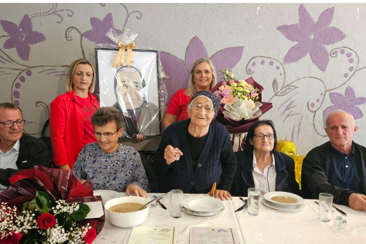 Baka Stana proslavila 100. rođendan: Za ovo života sam se ispatila i izmučila