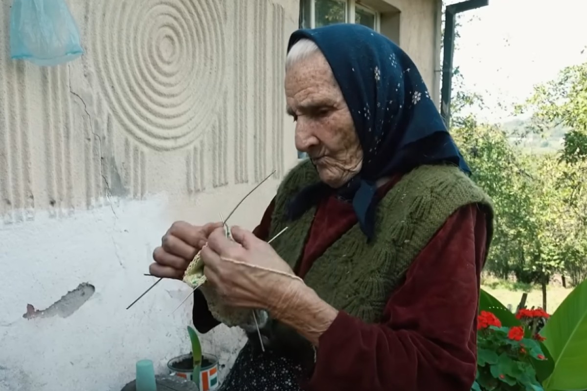 Tamara čestitala 100. rođendan baki Mirjani, ona zapjevala i zaplesala (VIDEO)