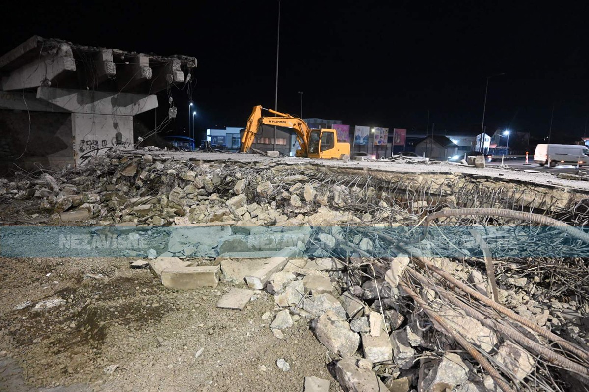 Srušen nadvožnjak na brzoj cesti u Trnu (FOTO, VIDEO)