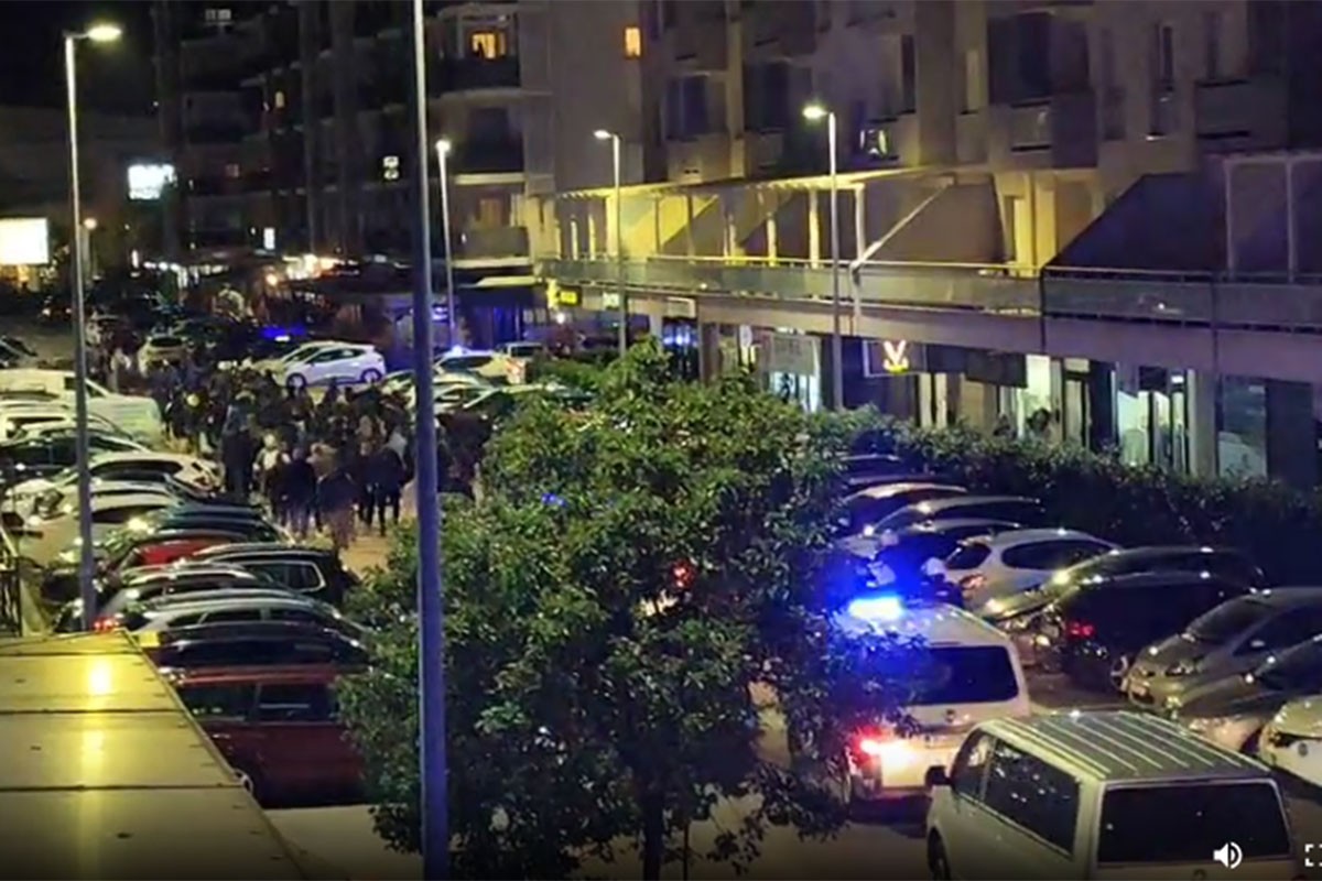 Jake policijske snage na protestu u Podgorici: Odjekuje "Turci napolje" (VIDEO)