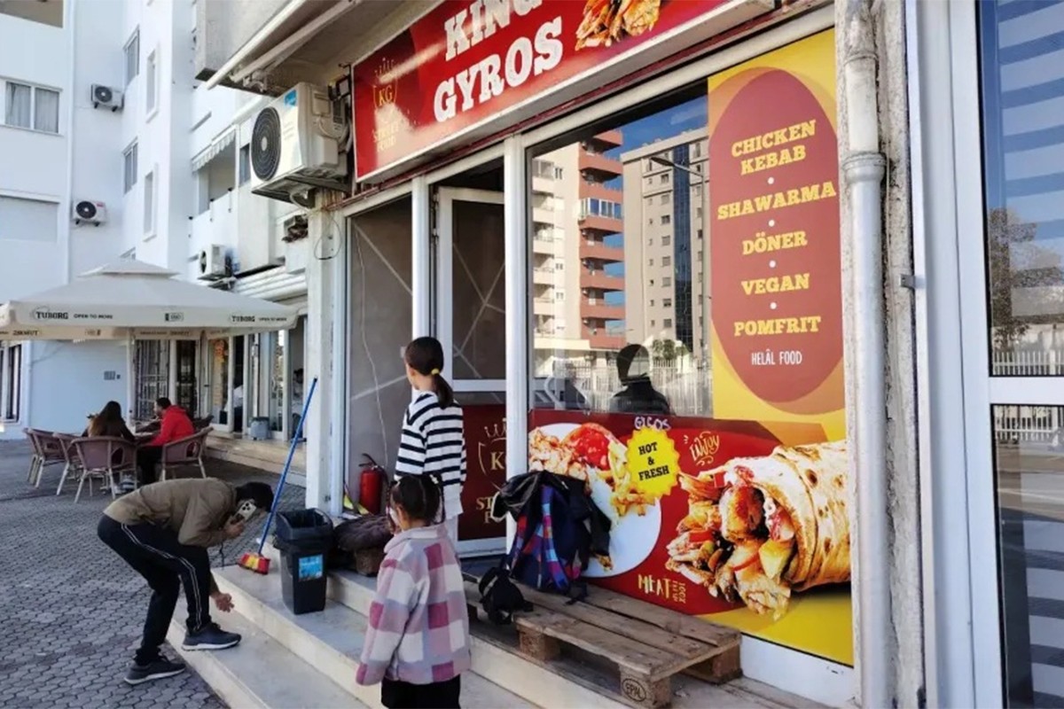 Turci meta i u Baru: Demoliran fast food