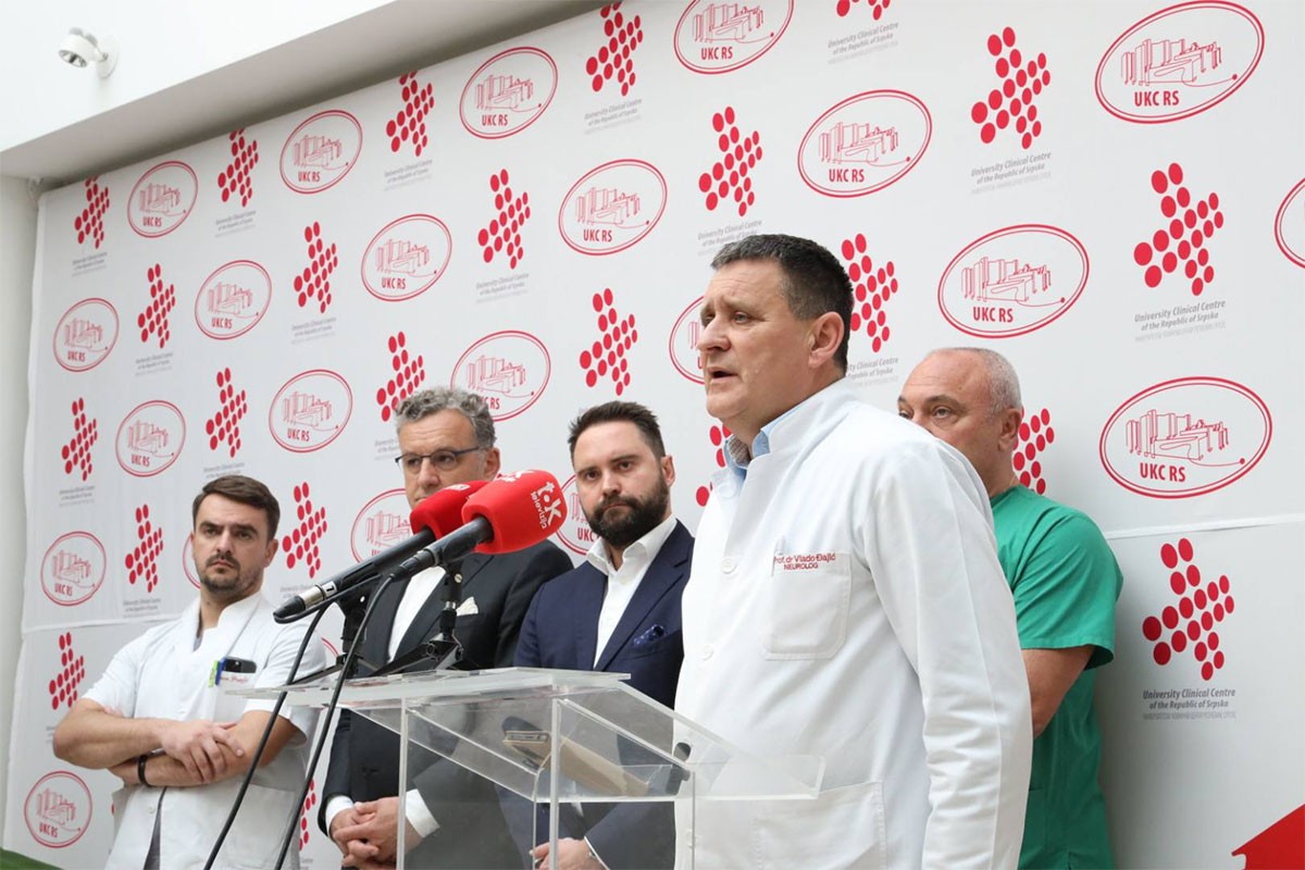 Stručnjaci iz Zagreba na UKC RS: Izvešće operaciju koljena kako do sada nije rađeno