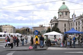 Ispred Skupštine Srbije mirno