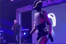 Mask zaplesao s robotom na bini, obećao svijet bez siromaštva (VIDEO)