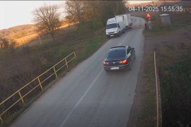 Vozač ignorisao rampu: Opasan prelazak na prelazu "Koprivna" u ...