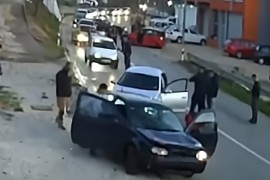 Otkriveno ko je pokušao da gazi ljude u Kladuši: Otac i sin napravili ...