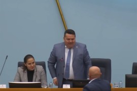 Sukobili se Stevandić i Dončić, letjeli papiri, Dončić izbačen iz ...