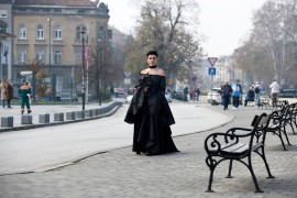 Viđena na ulicama Sarajeva: Ko je mlada u crnom - umjetnica, simbol ...