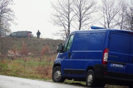Užas u Srbiji:  Sina ubio, oca ranio, majka ubijenog gledala horor