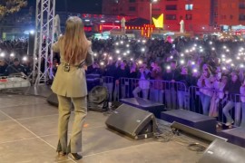 Nezapamćeno: Na koncert Tanje Savić u malom gradu došlo 10.000 ljudi ...