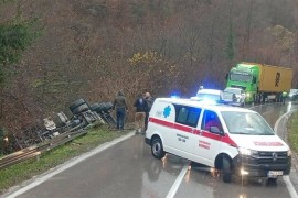 Nezgoda u Lašvi, kamion sletio sa puta