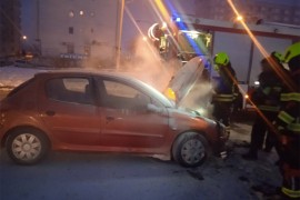 U Banjaluci gorio automobil (FOTO)