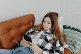Koje stvari žene najčešće guglaju o svojim partnerima?
