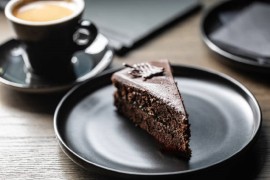 Posna saher torta sa džemom od kajsija