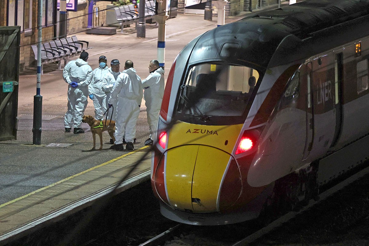 Napad nožem u londonskom vozu, devetoro se bori za život