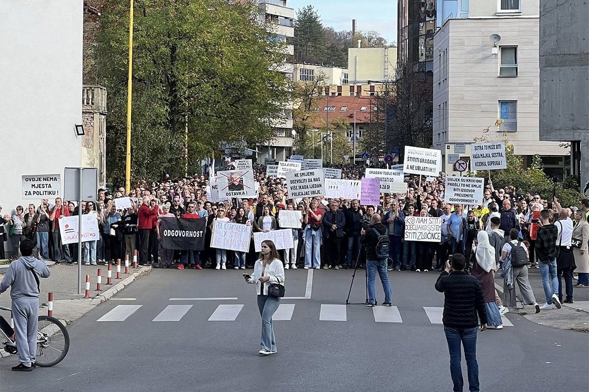 Završen protest u Tuzli zbog zlostavljanja dviju djevojčica: Zatražene ostavke i vanredni izbori