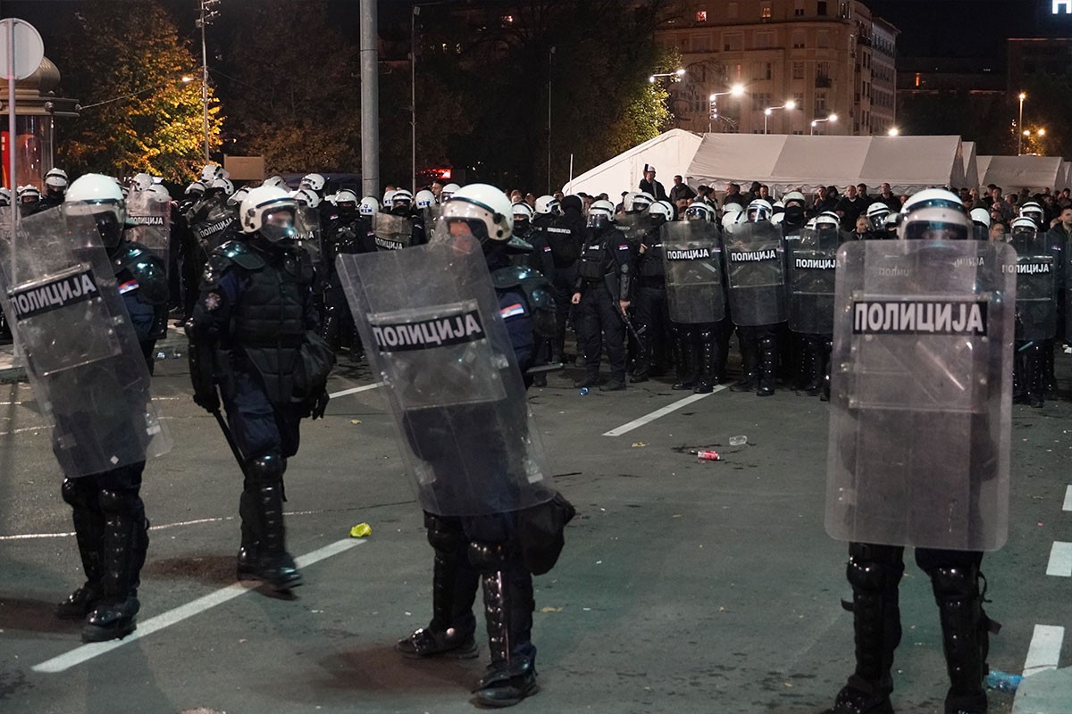 Oglasio se MUP Srbije o incidentima ispred Skupštine