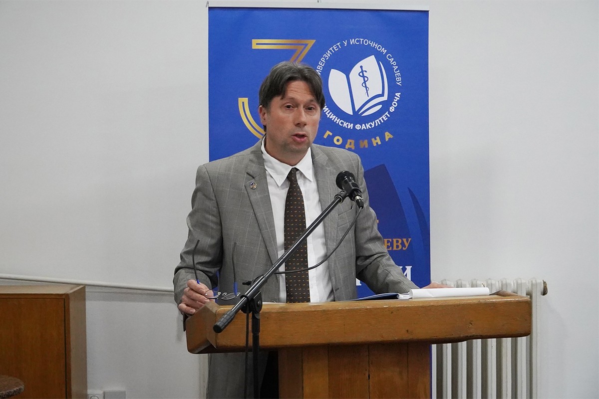 Oglasio se dekan fakulteta u Foči nakon što je otkriveno da studentica boluje od tifusa