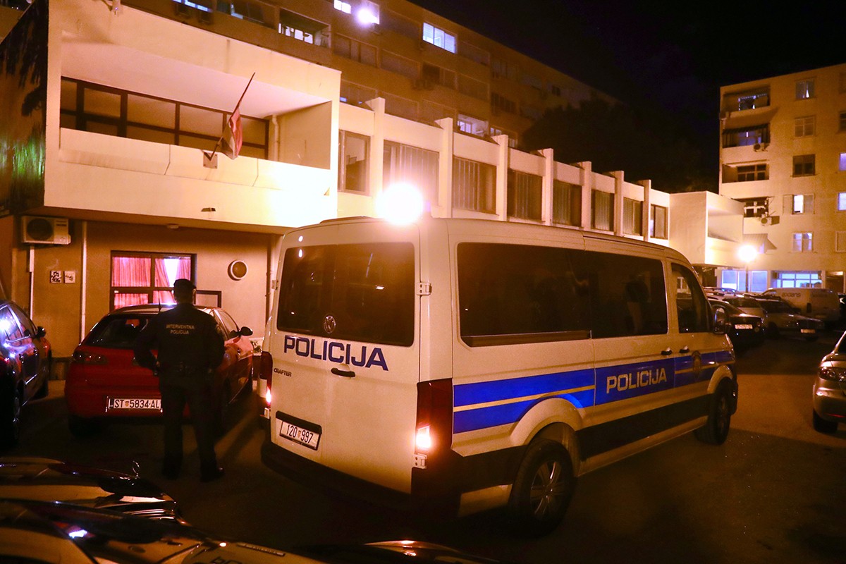 Prekinut program Srpskog kulturnog društva: Skandirali im "Za dom spremni"