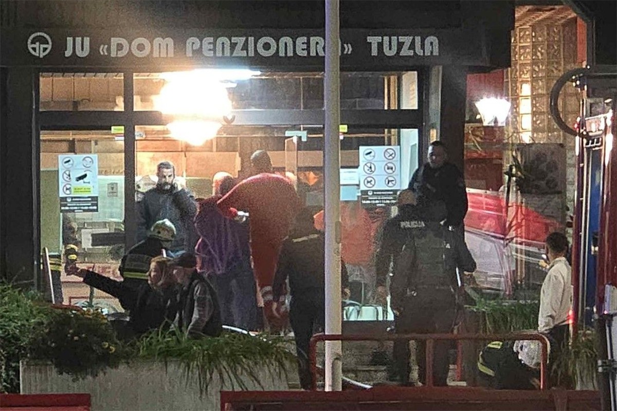 Panika u Domu penzionera u Tuzli: Požar gase ekipe iz šest gradova