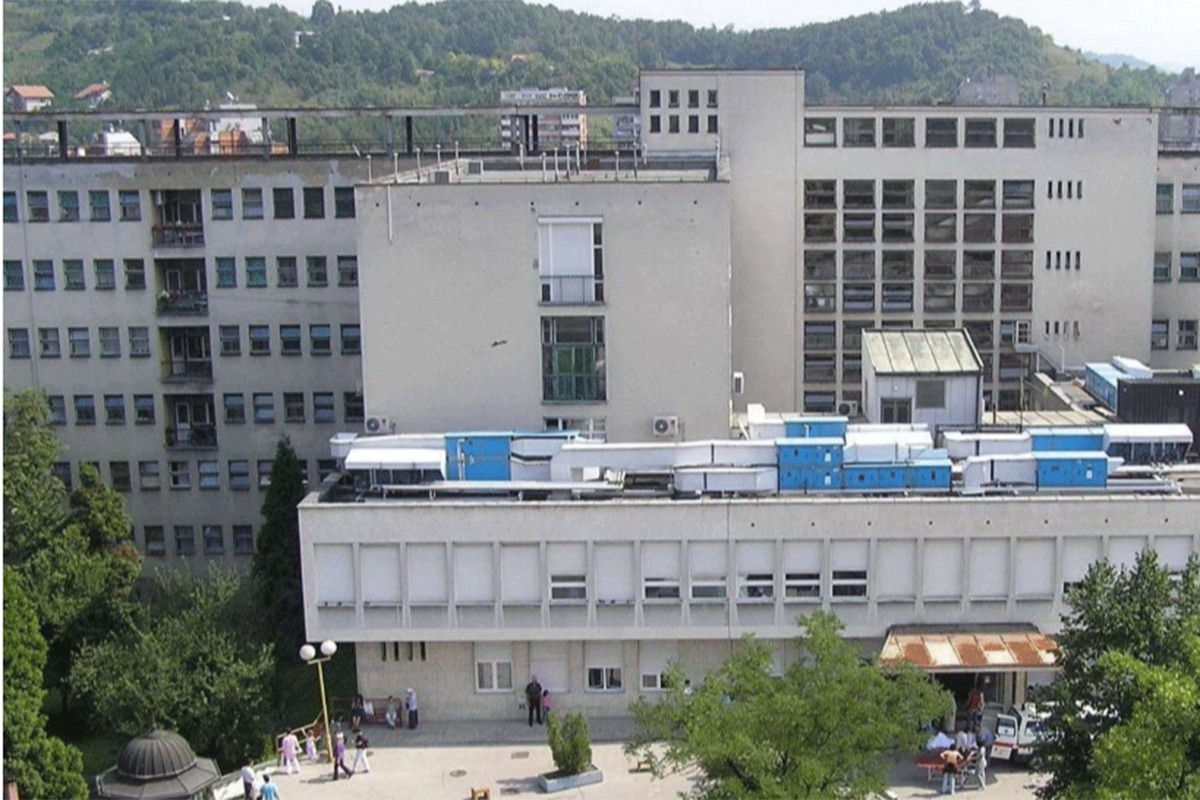 Iz UKC Tuzla se oglasili o povrijeđenima u požaru u Domu penzionera