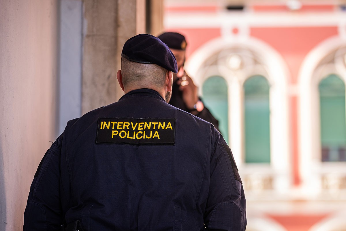 Policija na nogama: Hapšenja u Splitu zbog prekida srpske manifestacije