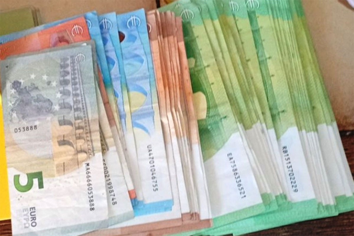 Muškarac (73) uhapšen zbog lihvarstva, oduzeti pištolji, bombe i  33.000 evra