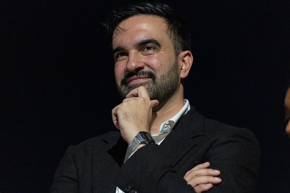 Omiljen među Albancima: Zohran Mamdani pokazao simbol orla tokom izborne kampanje (FOTO)