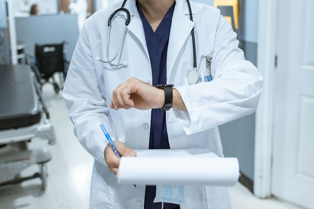 Dok su ljekari spasavali ženu njen pijani rođak ukrao skup medicinski uređaj