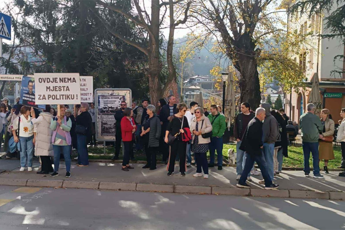 Protesti u Tuzli: Građani traže odgovornost za tragični požar i pedofile (VIDEO)