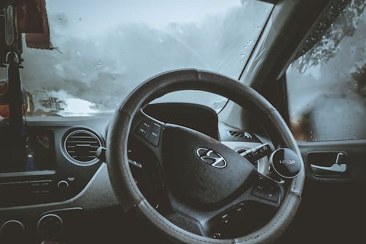 Kako najlakše da odmaglite stakla u automobilu