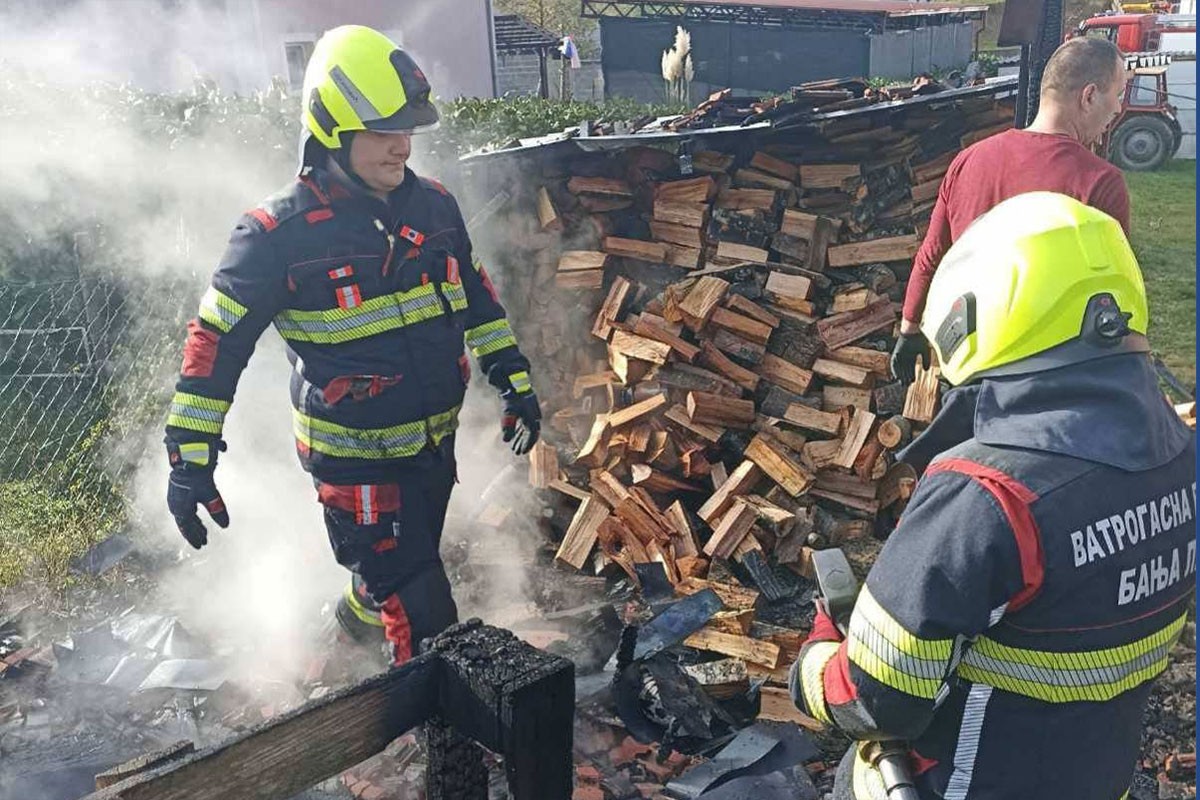 Banjalučki vatrogasci gasili požar, uklanjali grane (FOTO)