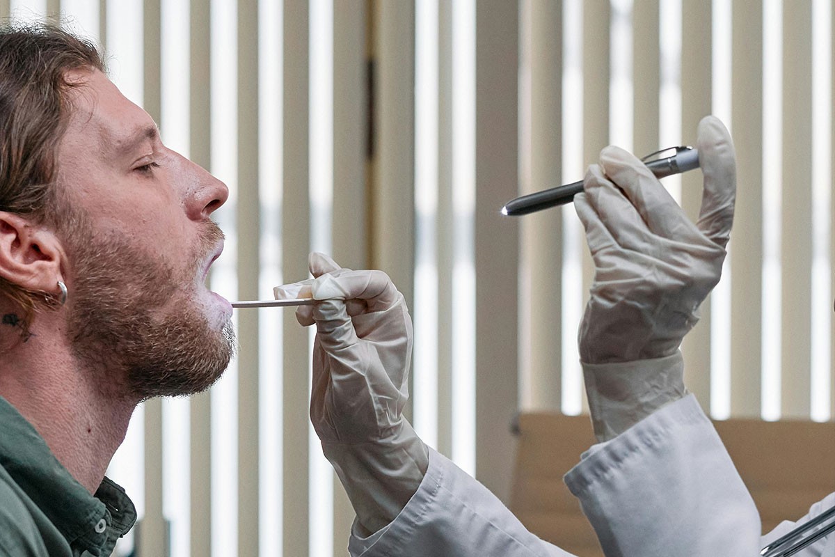 Doktor otkriva brzu metodu koja u 15 sekundi olakšava grlobolju