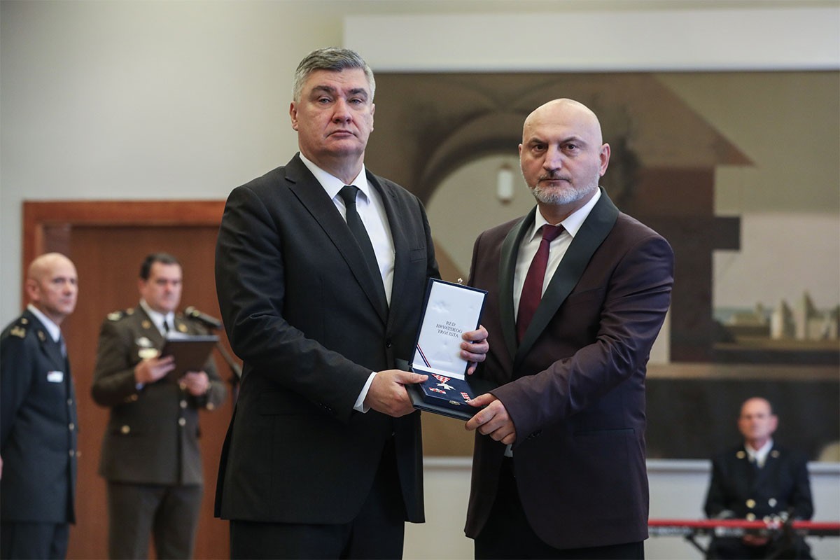 Milanović uručio odlikovanje hrvatskim borcima: Oslobodili ste i BiH