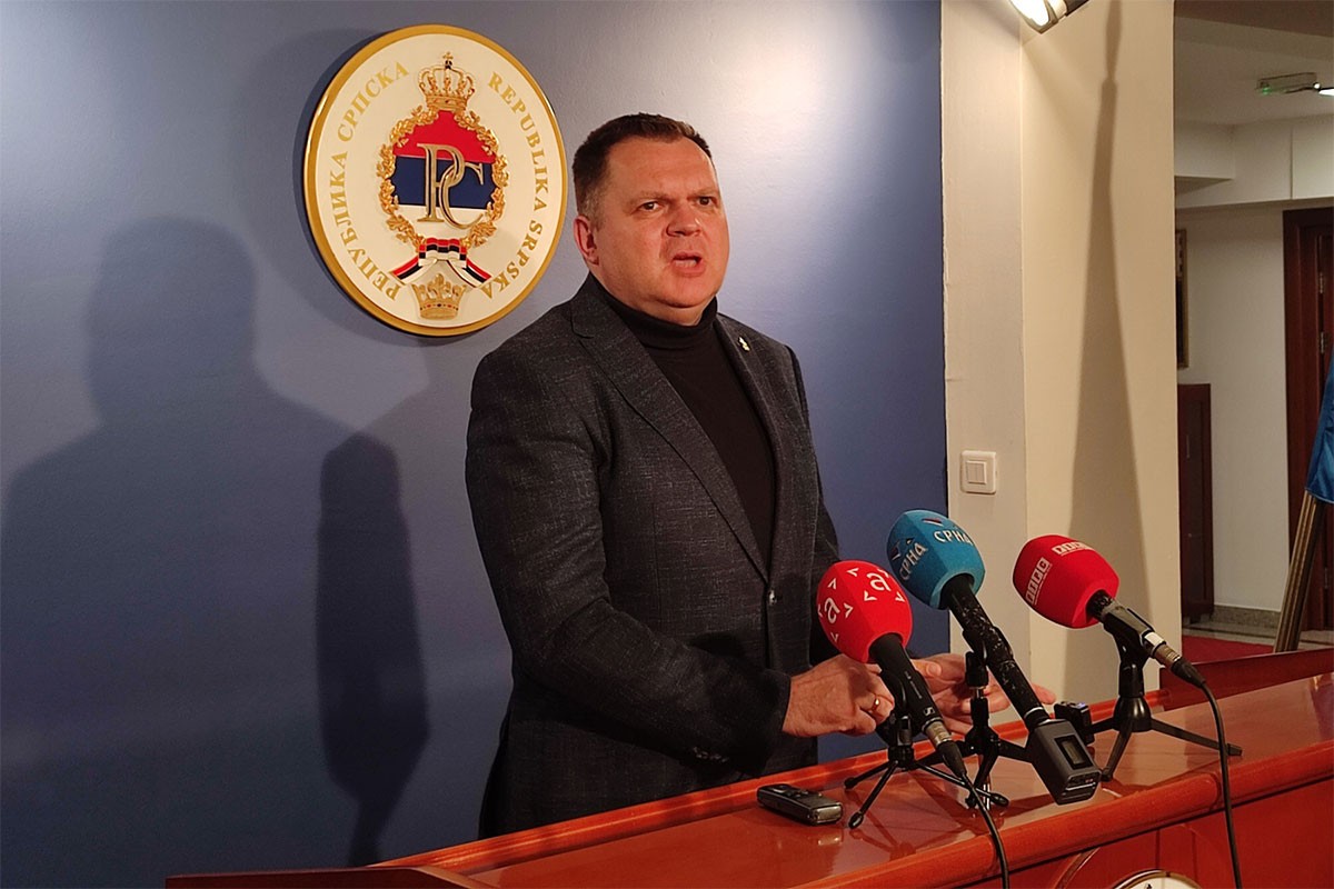 Budimir odgovorio Stanivukoviću: Imaš li snage da poništiš tender za javnu rasvjetu?
