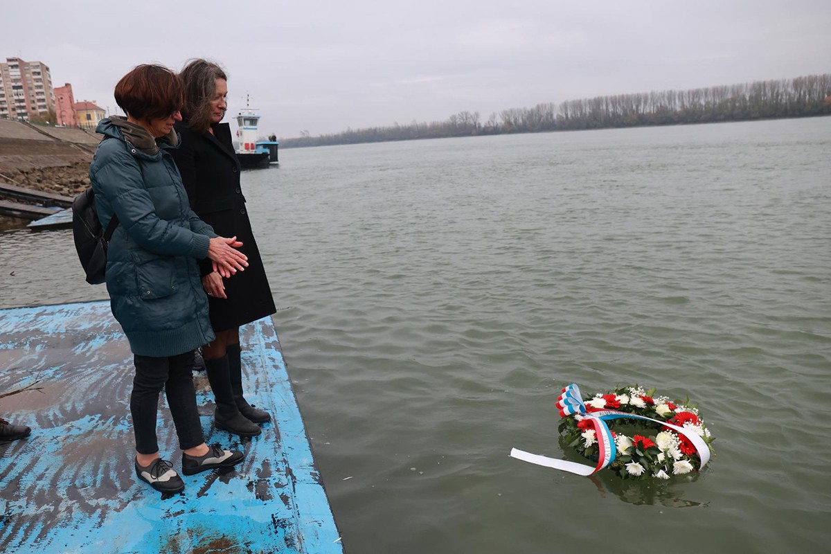 Spriječeno bacanje vijenaca u Dunav za srpske žrtve u Vukovaru