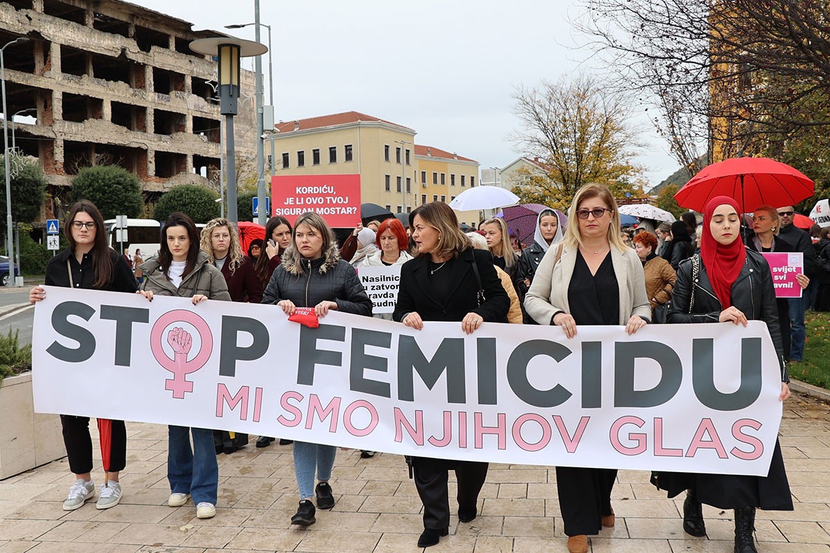 Protestna šetnja u Mostaru, građani poručili da ubistvo Aldine Jahić ne smije ostati nekažnjeno
