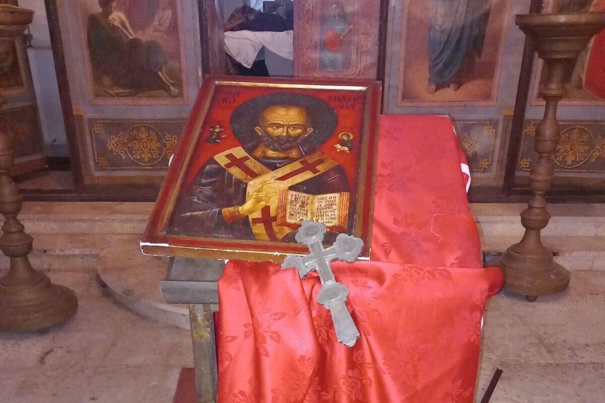 Istraga u toku: Hram Svetog Nikolaja u Ulcinju obijen i oskrnavljen (FOTO)