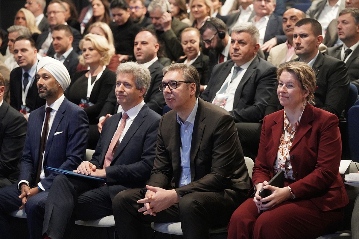 Vučić predlaže brzu prugu: Od Beograda do Tuzle za sat i po vremena
