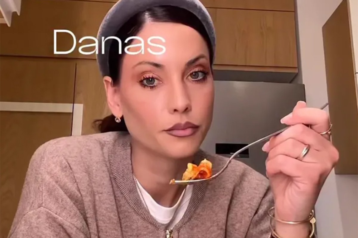 Mirka Vasiljević se snimila dok kuva, na njenoj ruci nakit vrijedan 16.000 evra (VIDEO)