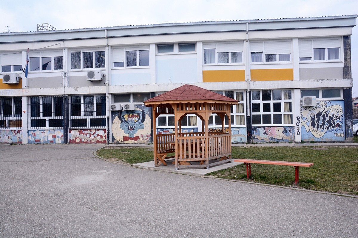 Pucnjava kod škole u Sisku, uhapšene dvije osobe