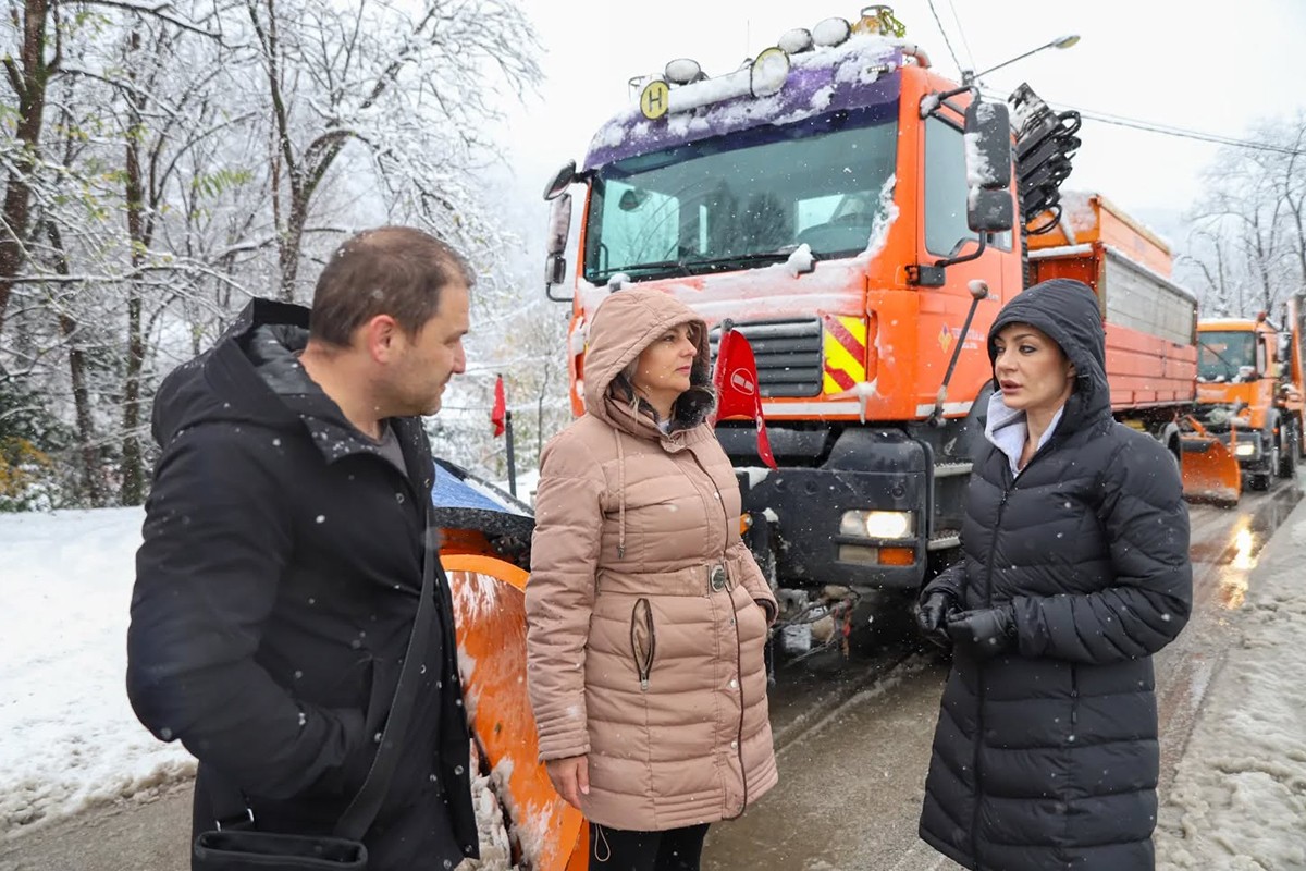 Savić – Banjac sa saradnicima na terenu: Čišćenje snijega odvija se po prioritetima (FOTO)