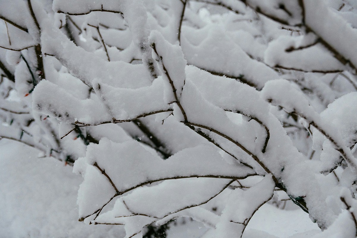 Teški uslovi na putu Drvar–Istočni Drvar, ekipe čiste snijeg