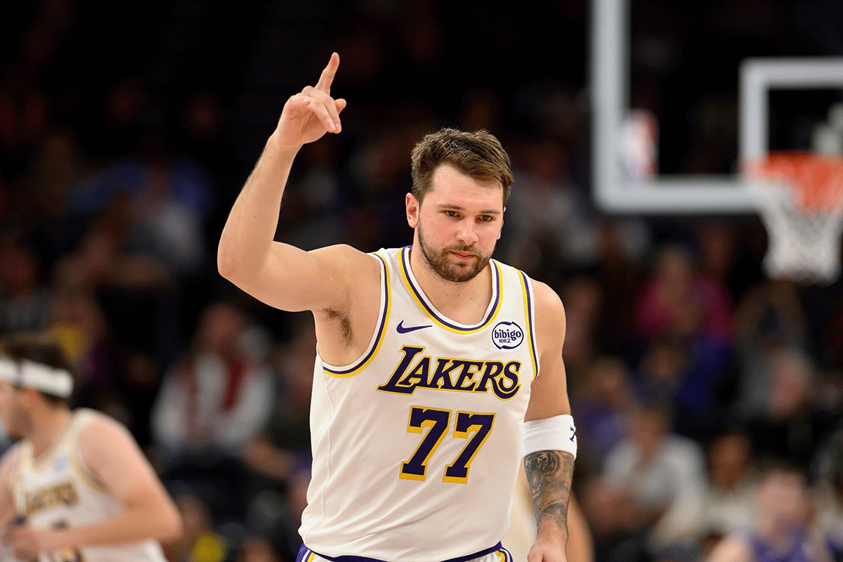 Niko u istoriji NBA nije startovao kao Dončić