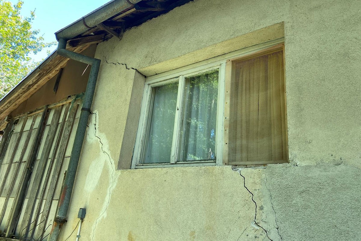 Majka i dvoje djece žive u oronuloj kući u Donjim Kolima, pokrenuta akcija