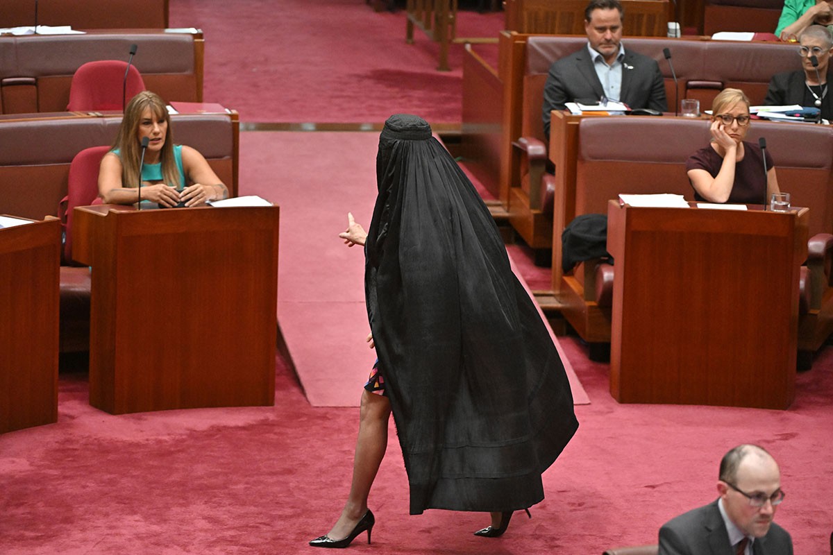 Skandal u Senatu Australije: Senatorka u burki došla na sjednicu