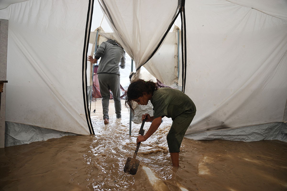 Šatori desetina hiljada Palestinaca uništeni u poplavi u Pojasu Gaze