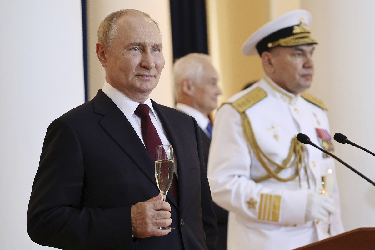 Putin: Vlasti moraju ojačati ruski identitet u Ukrajini
