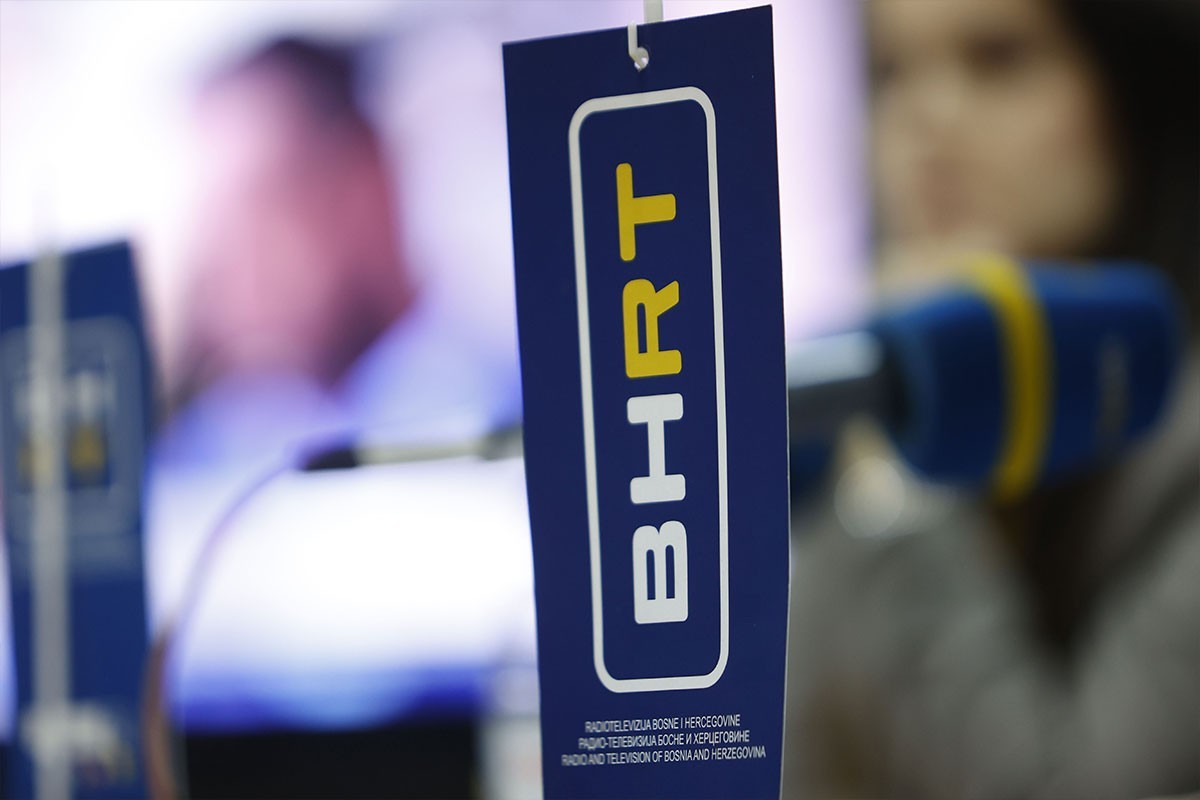 BHRT pred kolapsom: Zaposleni izlaze na protest ispred Parlamenta BiH