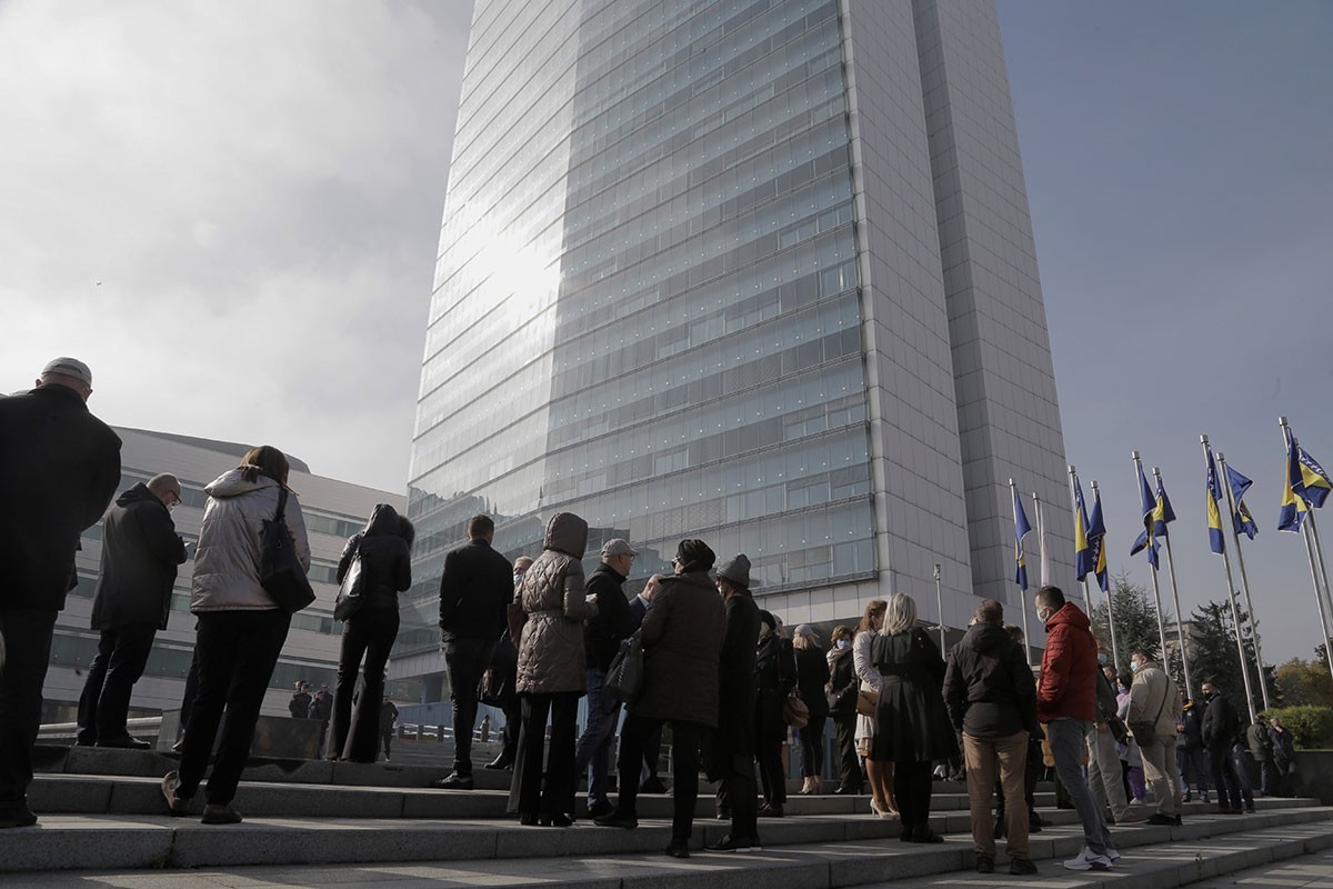 Krcate institucije BiH traže još stotine radnika